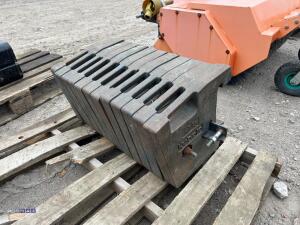 Set of 12 x 47kg KUBOTA front weights - 3