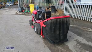 WESTWOOD S1300 hydrostatic drive ride on mower c/w collector - 3