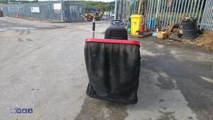 WESTWOOD S1300 hydrostatic drive ride on mower c/w collector - 4