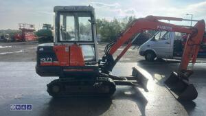 KUBOTA KX71 rubber tracked excavator with bucket, blade & piped (inoperable) - 9