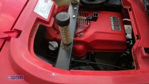 HONDA HF1211H hydrostatic drive direct collect ride on mower (s/n 8004055) - 13