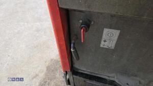 WALKER BROADLET battery driven pedestrian sweeper - 14