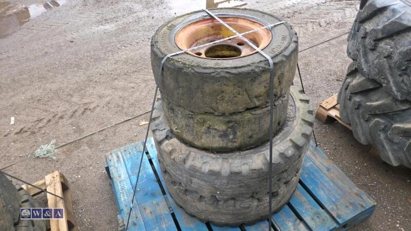 Pallet of forklift wheels & tyres