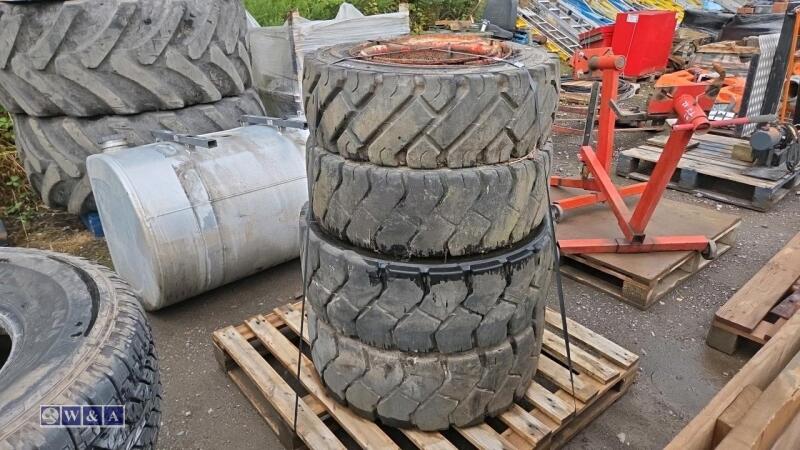 Pallet of forklift wheels & tyres