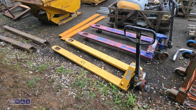 SURFER 2000kg long tined pallet truck
