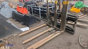 Forklift tine spreaders