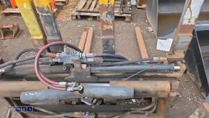Forklift tine spreaders - 5