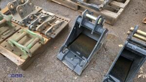 12'' digging bucket c/w bolt on blade to suit 1.5t excavator (30mm pins) (unused) - 2