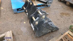12'' digging bucket c/w bolt on blade to suit 1.5t excavator (30mm pins) (unused) - 3