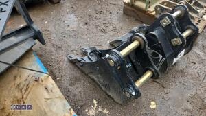 6'' digging bucket c/w teeth to suit 1.5t excavator (30mm pins) (unused) - 4