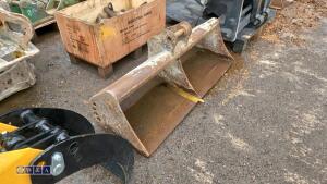48'' ditching bucket to suit Kubota KX61-3 (30mm pins)