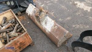 48'' ditching bucket to suit Kubota KX61-3 (30mm pins) - 4
