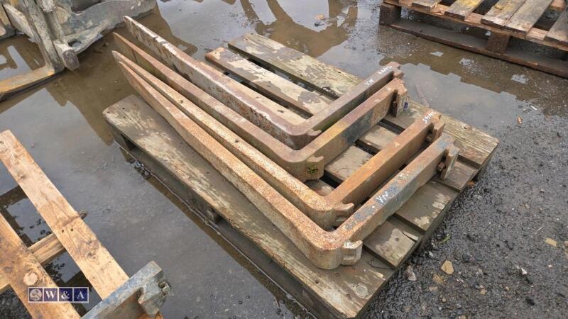 Pair of forklift tines