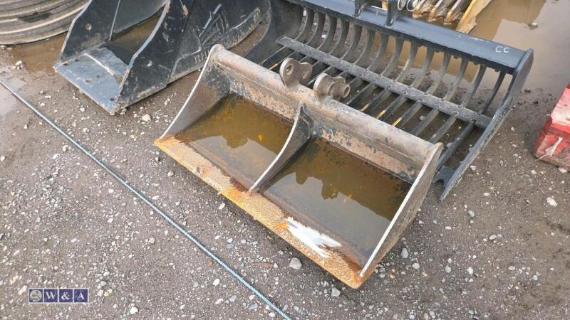 30'' grading bucket to suit 0.75t excavator (25mm pins)