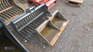 30'' ditching bucket to suit 0.75t excavator (25mm pins) - 3