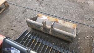 30'' ditching bucket to suit 0.75t excavator (25mm pins) - 4