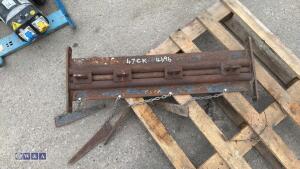 Sheep netting tensioner