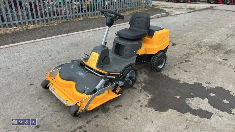 2016 STIGA PARK 120 petrol out front mower c/w Combi 85 quick flip deck (s/n 160429075Z)