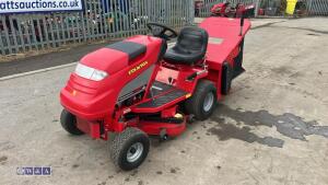 COUNTAX C300H 13.5hp Briggs & Stratton 36'' cut PGC (s/n B8260723)