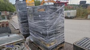 Pallet of plastic crates - 3