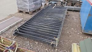 Bow top iron railings - 4