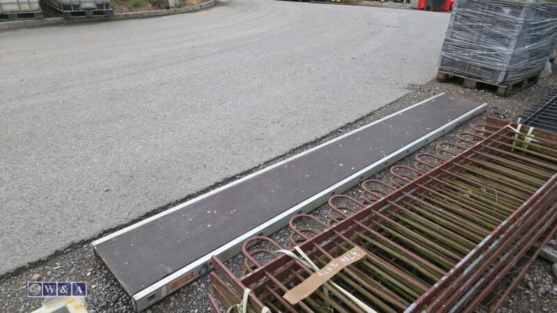 Scaffold walk board