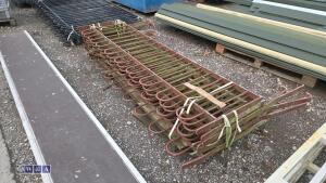 Bow top iron railings