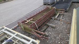 Bow top iron railings - 4