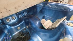 Hot tub - 6
