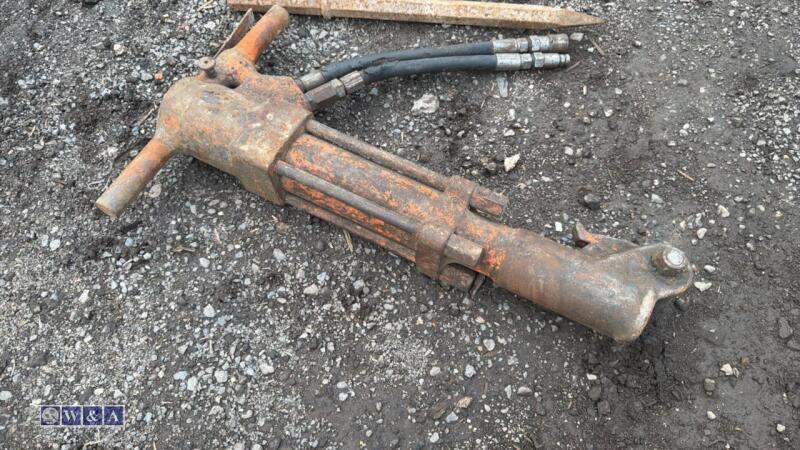 Hydraulic breaker & 3 x chisels
