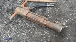 Hydraulic breaker & 3 x chisels