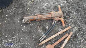 Hydraulic breaker & 3 x chisels - 3