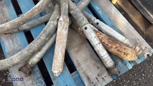 4 x concrete poker flexes - 2