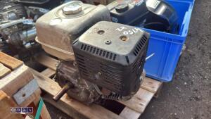 HONDA petrol engine c/w parts - 4