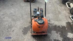 Petrol compaction plate c/w dust suppression bottle - 6