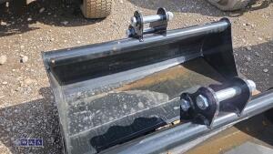 32'' ditching bucket (unused)(25mm pins)