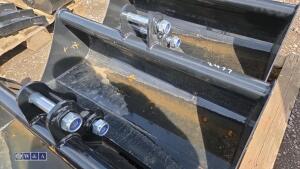 32'' ditching bucket (unused)(25mm pins)