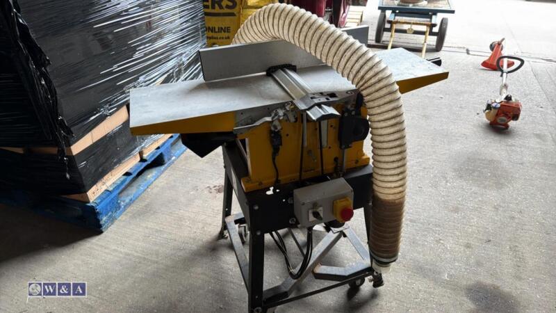 240v planer c/w dust extractor pipe