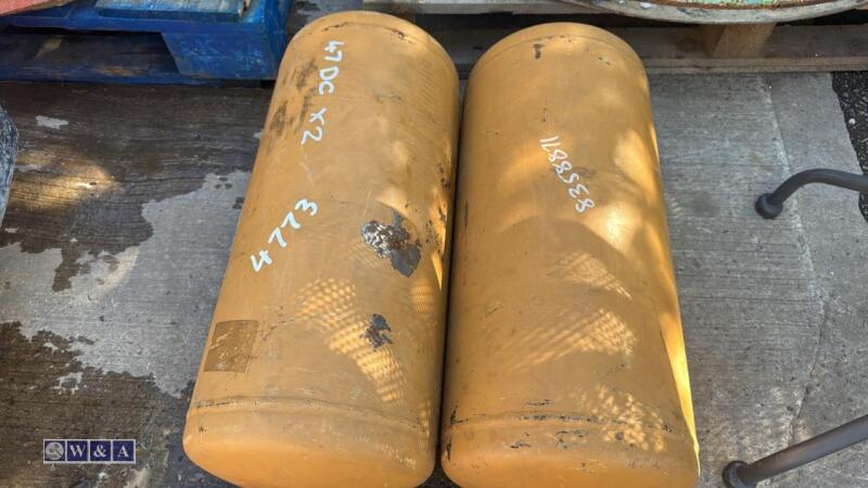 2 x air tanks / pressure vessels