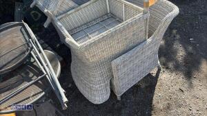 4 x rattan chairs - 4