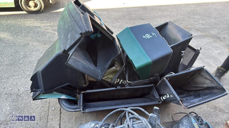 Quantity of mower collection boxes