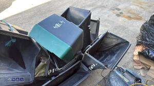 Quantity of mower collection boxes - 3