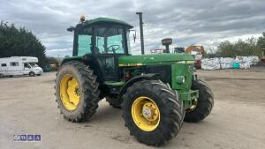 JOHN DEERE 3640 4wd tractor (s/n L03640U545864) - 12