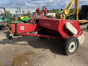 INTERNATIONAL B47 conventional baler (s/n 33483) - 2
