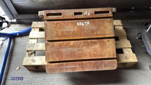Milling slotted table