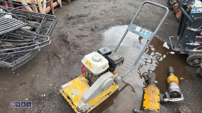 Petrol compaction plate
