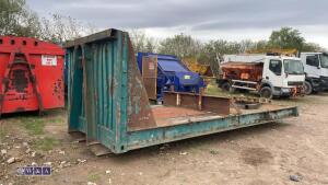Roll-on roll-off flat body