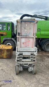 JLG battery driven scissor lift (inoperable) - 3