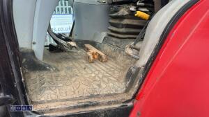 2010 MASSEY FERGUSON 6480 DYNA-6 4wd tractor, front links, front suspension, cab suspension, 4 x spool valves, push out puh, twin assister rams, air seat, a/c (SV10 ELU)(V5 in office) - 21