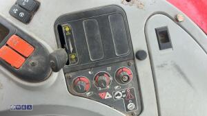 2010 MASSEY FERGUSON 6480 DYNA-6 4wd tractor, front links, front suspension, cab suspension, 4 x spool valves, push out puh, twin assister rams, air seat, a/c (SV10 ELU)(V5 in office) - 27